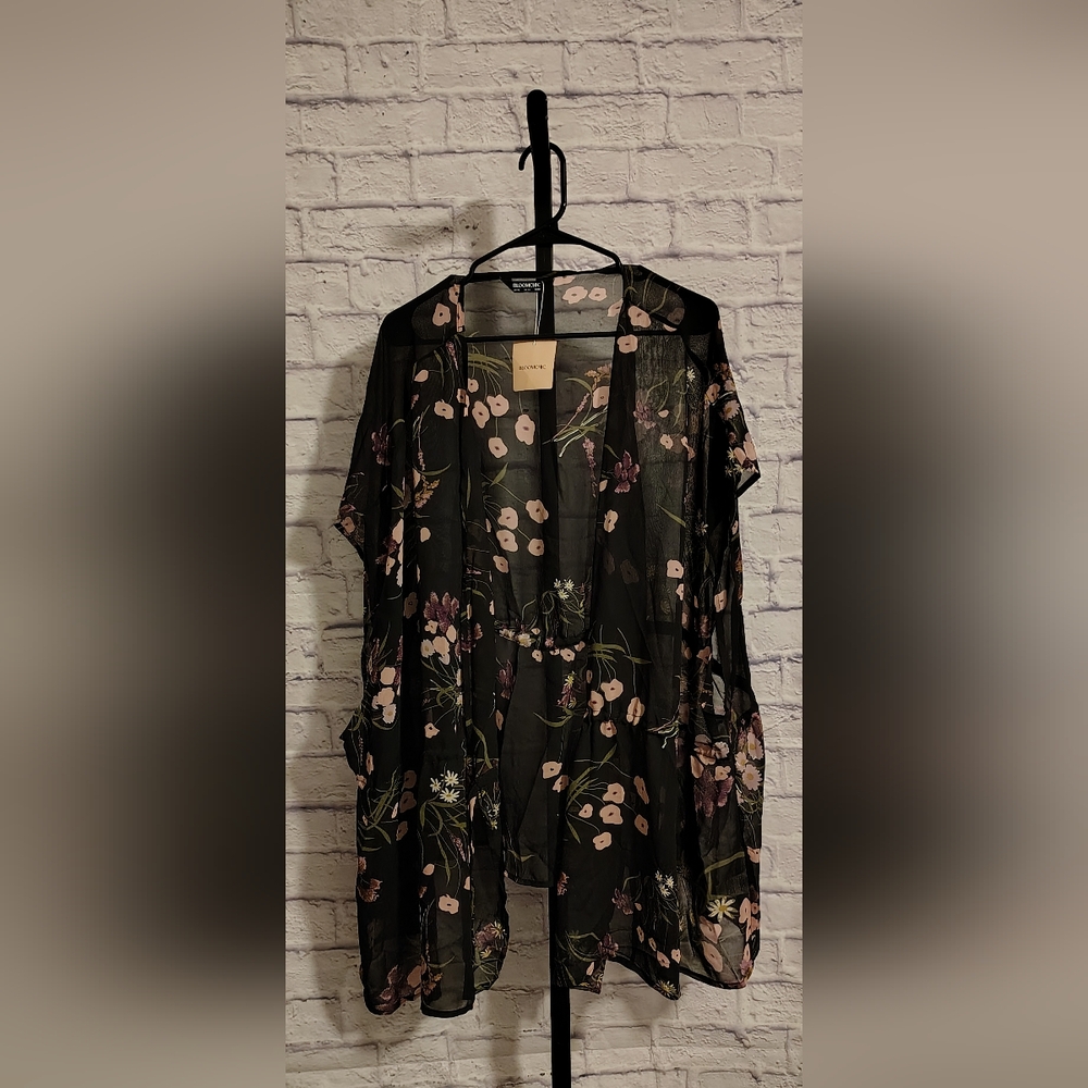 NWT BLOOMCHIC Size US 30 Sheer Floral Kimono
